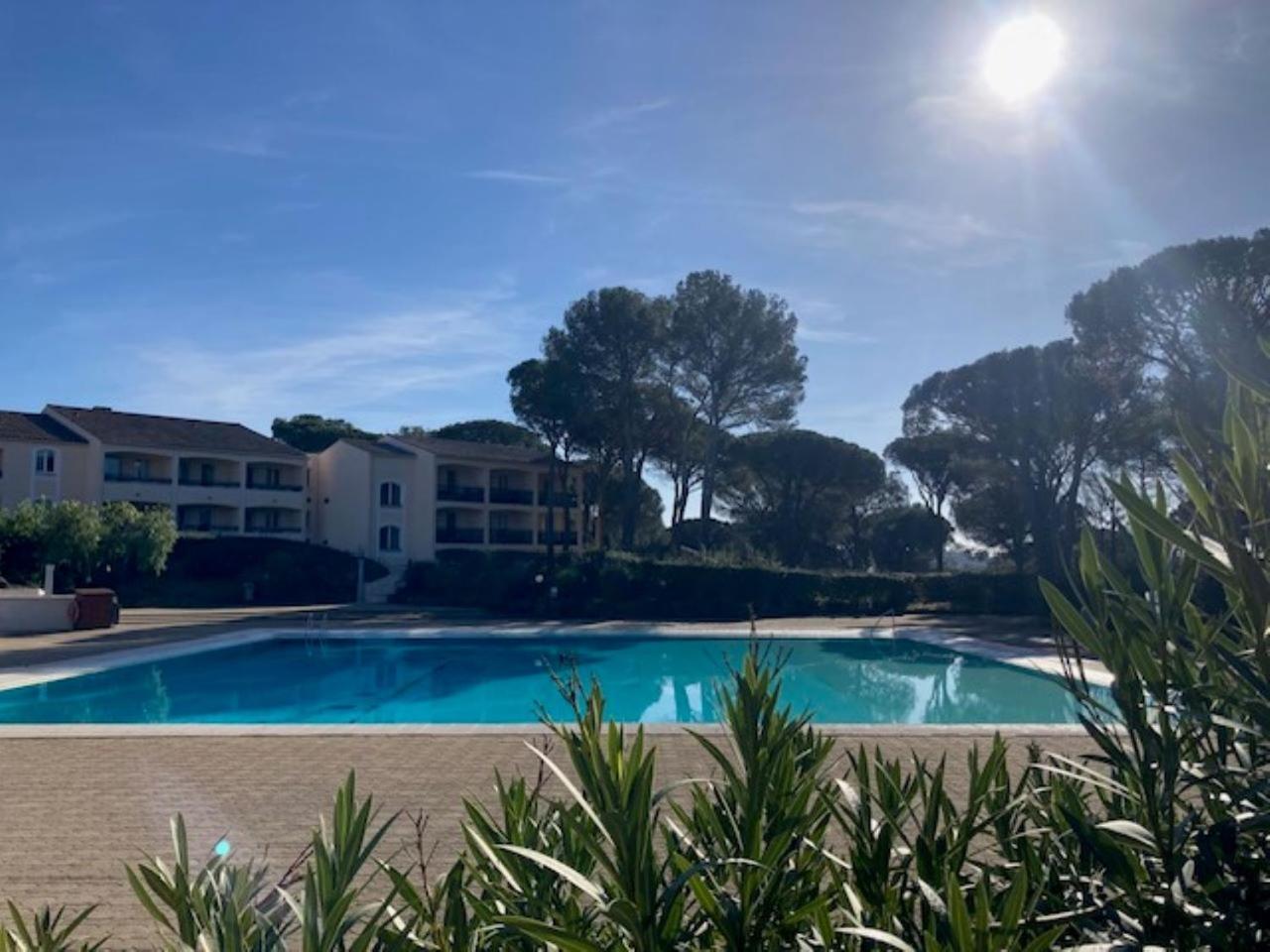 Charmant 2 Pieces Au Coeur Des Golfs De Saint Raphael Bagian luar foto